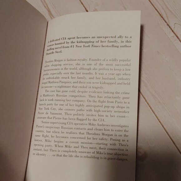 3/$13 Suspects By Danielle Steele Adult Fiction Novel Paperback Book - Picture 4 of 4